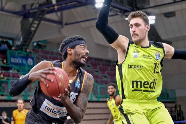 Aric Holman (Ratiopharm Ulm 35), medi Bayreuth vs. ratiopharm Ulm, Basketball, Bundesliga, easycredit BBL, Hauptrunde, Spieltag 28, Saison 2020 21, 13.04.2021, medi Bayreuth vs. ratiopharm Ulm, Basketball, Bundesliga, easycredit BBL, Hauptrunde, Spieltag 28, Saison 2020 21, 13.04.2021 Bayreuth Copyright: xEibner-Pressefotox EP_EER