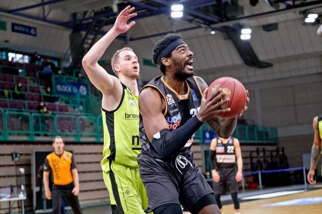 Aric Holman (Ratiopharm Ulm 35), medi Bayreuth vs. ratiopharm Ulm, Basketball, Bundesliga, easycredit BBL, Hauptrunde, Spieltag 28, Saison 2020 21, 13.04.2021, medi Bayreuth vs. ratiopharm Ulm, Basketball, Bundesliga, easycredit BBL, Hauptrunde, Spieltag 28, Saison 2020 21, 13.04.2021 Bayreuth Copyright: xEibner-Pressefotox EP_EER