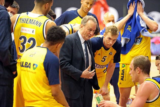 13.04.2021, xovx, Basketball BBL, JobStairs Gießen 46ers - Alba Berlin Trainer Aito Garcia Reneses (Alba Berlin) emspor Gießen