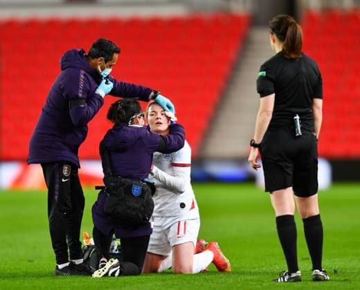 Stoke-on-Trent, England, April 1 Beth Mead ( 11 England) receives medical treatment during the Womens International Friendly, Länderspiel, Nationalmannschaft match between England and Canada at the Bet365 Stadium in Stoke-on-Trent, United Kingdom Womens International Friendly - England v Canada 