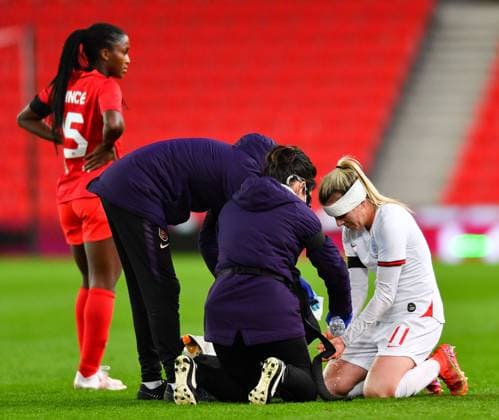 Stoke-on-Trent, England, April 1 Beth Mead ( 11 England) receives medical treatment during the Womens International Friendly, Länderspiel, Nationalmannschaft match between England and Canada at the Bet365 Stadium in Stoke-on-Trent, United Kingdom Womens International Friendly - England v Canada 