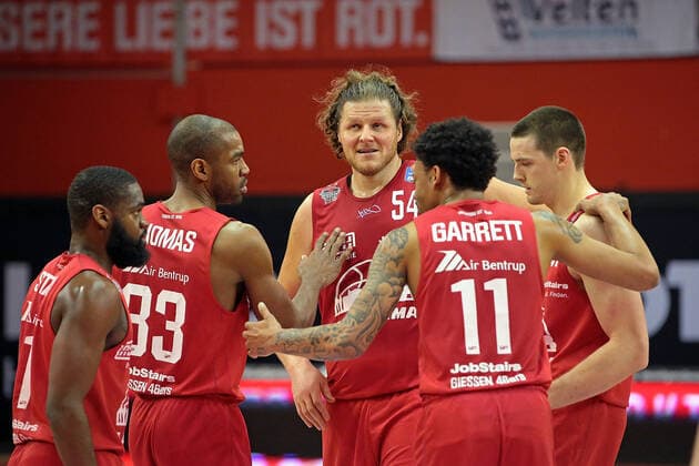 13.04.2021, xovx, Basketball BBL, JobStairs Gießen 46ers - Alba Berlin v.l. Jonathan Stark (Gießen 46ers), Brandon Thomas (Gießen 46ers), John Bryant (Gießen 46ers), Diante Garrett (Gießen 46ers), Scottie James Jr. (Gießen 46ers) Gießen Sporthalle Gießen-Ost Hessen Deutschland (DE)