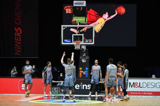 Mannschaft von HAKRO Merlins Crailsheim beim warmmachen, Niners Chemnitz vs. HAKRO Merlins Crailsheim, 14.04.2021, easycredit Basketball Bundesliga, GER, Saison 2020 21 Niners Chemnitz vs. HAKRO Merlins Crailsheim, 14.04.2021, easycredit Basketball Bundesliga, GER, Saison 2020 21 Chemnitz Copyright: xBertxHarzer xEibner-xPressefotox