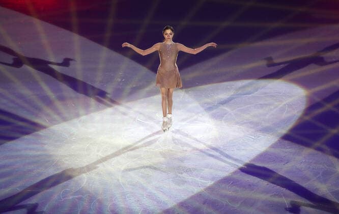 Bilder des Jahres 2021, Sport 04 April Sport Themen der Woche KW15 Sport Bilder des Tages ST PETERSBURG, RUSSIA - APRIL 14, 2021: Figure skater Evgenia Medvedeva performs during the ice show Champions on Ice at the Yubileiny sports complex. Alexander Demianchuk TASS  TS0FCCA6