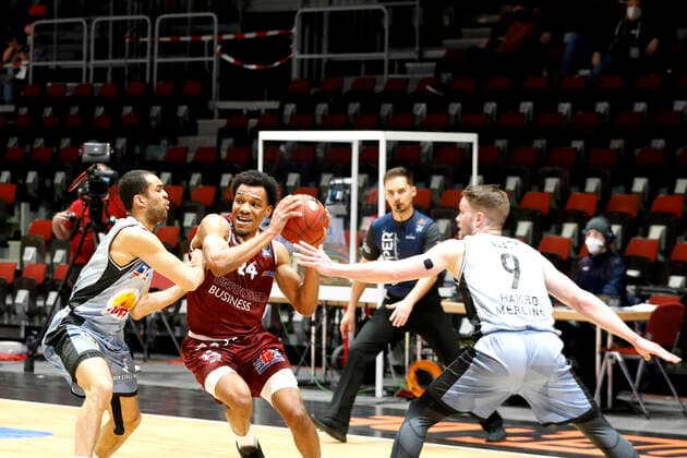 14.04.2021, easyCredit Basketball Bundesliga, BBL, Saison 2020 2021, Herren, Chemnitz Niners - HAKRO Merlins Crailsheim George King, Niners Chemnitz, Fabian Bleck, HAKRO Merlins Crailsheim Chemnitz Messe Chemnitz Sachsen Germany
