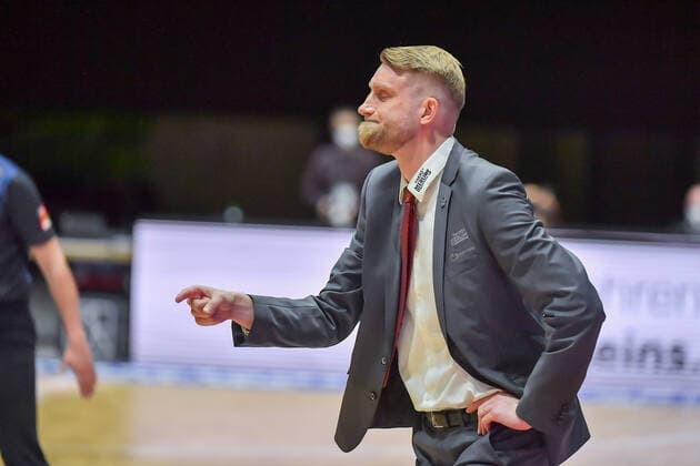 Chemnitz, Deutschland 14. April 2021: BBL - 2020 2021 - Niners Chemnitz vs. Hakro Merlins Crailsheim Trainer Tuomas Iisalo (Crailsheim) Messe Chemnitz Sachsen Copyright: xFotostandx xDostmannx