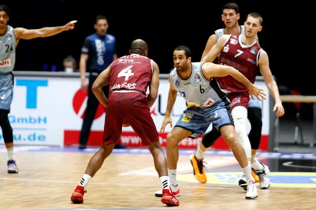 14.04.2021, easyCredit Basketball Bundesliga, BBL, Saison 2020 2021, Herren, Chemnitz Niners - HAKRO Merlins Crailsheim Virgel Matthews, Niners Chemnitz, Elias Lasisi, HAKRO Merlins Crailsheim Chemnitz Messe Chemnitz Sachsen Germany
