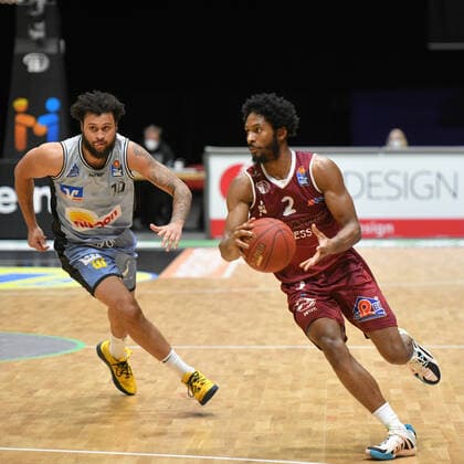 Terrell Harris (Niners Chemnitz) re. und Jermaine Haley Jr. (HAKRO Merlins Crailsheim) li., Niners Chemnitz vs. HAKRO Merlins Crailsheim, 14.04.2021, easycredit Basketball Bundesliga, GER, Saison 2020 21 Niners Chemnitz vs. HAKRO Merlins Crailsheim, 14.04.2021, easycredit Basketball Bundesliga, GER, Saison 2020 21 Chemnitz Copyright: xBertxHarzer xEibner-xPressefotox