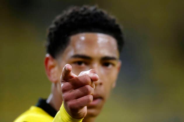 Dortmund, Deutschland, UEFA Champions League, Viertelfinale Borussia Dortmund - Manchester City FC 1-2 am 14. 04. 2021 im Signal-Iduna Park in Dortmund Jude BELLINGHAM (BVB) zeigt mit seinem Finger nach seinem Treffer zum 1-0 Gemäß den Vorgaben der UEFA ist es untersagt, in dem Stadion und oder vom Spiel angefertigte Fotoaufnahmen in Form von Sequenzbildern und oder videoähnlichen Fotostrecken zu verwerten bzw. verwerten zu lassen. *** Dortmund, Germany, UEFA Champions League, quarter-final Borussia Dortmund Manchester City FC 1 2 on 14 04 2021 at Signal Iduna Park in Dortmund Jude BELLINGHAM BVB points his finger after scoring 1 0 In accordance with UEFA regulations, it is forbidden to exploit or have exploited photographs taken in the stadium and or from the match in the form of sequence pictures and or video-like photo series.