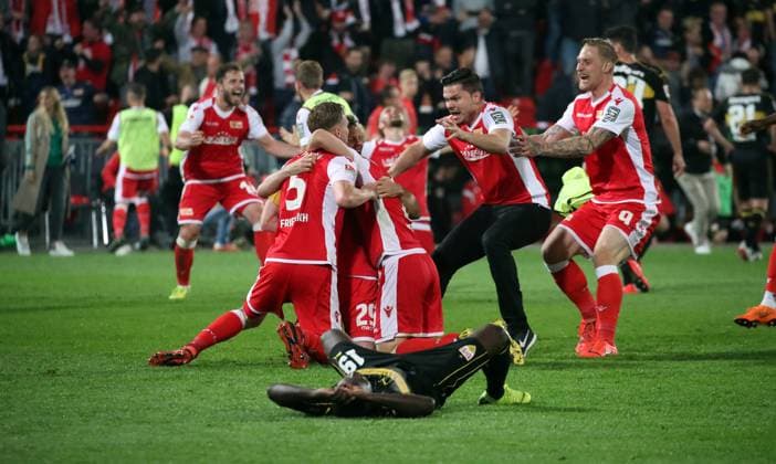 Relegation 2019 1. FC Union Berlin - VfB Stuttgart Deutschland, Berlin, 27.05.2019, Fussball, Bundesliga, Saison 2018 2019, Relegation 2019, 1. FC Union Berlin - VfB Stuttgart: Chadrac Akolo (VfB Stuttgart), DFL DFB REGULATIONS PROHIBIT ANY USE OF PHOTOGRAPHS AS IMAGE SEQUENCES AND OR QUASI-VIDEO.
