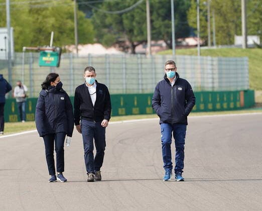 Formula 1 Pirelli Gran Premio Del Made In Italy E Dell emilia Romagna 2021 15.04.2021, Autodromo Enzo e Dino Ferrari, Imola, Formula 1 Pirelli Gran Premio Del Made In Italy E Dell emilia Romagna 2021 ,im Bild Rennkommisar Tom Kristensen (M), Safteycar Fahrer Bernd Mayländer (R).