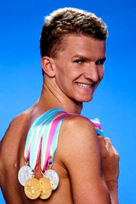 GROSS Michael Olympiasieger im Studio mit seinen Olympiamedaillen Olympische Sommerspiele 1984 Los Angeles am 03.August 1984 in Los Angeles *** GROSS Michael Olympic champion in the studio with his Olympic medals Olympic Summer Games 1984 Los Angeles on 03 August 1984 in Los Angeles