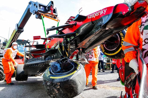Sport Bilder des Tages Car of 16 Charles Leclerc (MON, Scuderia Ferrari Mission Winnow) after crash, F1 Grand Prix of Emilia Romagna at Autodromo Enzo e Dino Ferrari on April 16, 2021 in Imola, Italy. (Photo by HOCH ZWEI) Imola Italy
