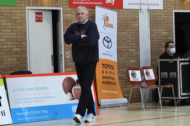 Basketball Damen 1. Bundesliga Halbfinale 2. Spiel GiroLive Panthers Osnabrück - Herner TC am 16.04.2021 in der OSC-Halle in Osnabrück Marek Piotrowski ( Trainer Cheftrainer Herne )