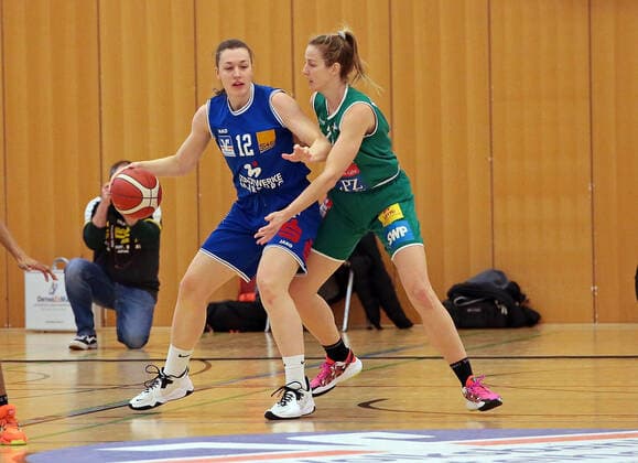 16.04.2021, xovx, Basketball Damen Bundesliga - Playoffs Halbfinale Spiel 2, BC pharmaserv Marburg - Rutronik Stars Keltern v.l. Johanna Klug (BC Pharmaserv Marburg), Alexandria Kiss-Rusk (Rutronik Stars Keltern) Marburg Sporthalle Georg Gaßmann Stadion Hessen Deutschland (DE)