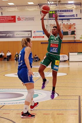 16.04.2021, xovx, Basketball Damen Bundesliga - Playoffs Halbfinale Spiel 2, BC pharmaserv Marburg - Rutronik Stars Keltern v.l. Theresa Simon (BC Pharmaserv Marburg), Tayler Mingo (Rutronik Stars Keltern) Marburg Sporthalle Georg Gaßmann Stadion Hessen Deutschland (DE)