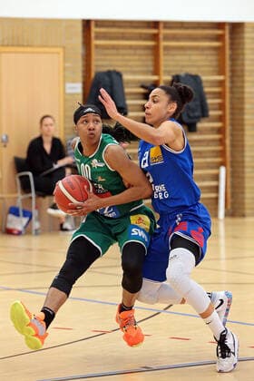 16.04.2021, xovx, Basketball Damen Bundesliga - Playoffs Halbfinale Spiel 2, BC pharmaserv Marburg - Rutronik Stars Keltern v.l. Jasmine Thomas (Rutronik Stars Keltern), Rachel Arthur (BC Pharmaserv Marburg) Marburg Sporthalle Georg Gaßmann Stadion Hessen Deutschland (DE)