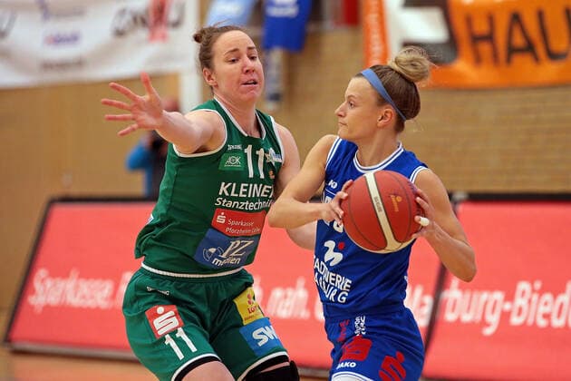 16.04.2021, xovx, Basketball Damen Bundesliga - Playoffs Halbfinale Spiel 2, BC pharmaserv Marburg - Rutronik Stars Keltern v.l. Mailis Pokk (Rutronik Stars Keltern), Alexandra Wilke (BC Pharmaserv Marburg) Marburg Sporthalle Georg Gaßmann Stadion Hessen Deutschland (DE)