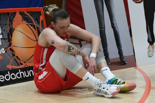 Basketball Damen 1. Bundesliga Halbfinale 2. Spiel GiroLive Panthers Osnabrück - Herner TC am 16.04.2021 in der OSC-Halle in Osnabrück Kristina Topuzovic ( Herne ) enttäuscht