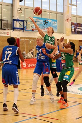 16.04.2021, xovx, Basketball Damen Bundesliga - Playoffs Halbfinale Spiel 2, BC pharmaserv Marburg - Rutronik Stars Keltern v.l. Tonisha Baker (BC Pharmaserv Marburg), Marie Bertholdt (BC Pharmaserv Marburg), Mailis Pokk (Rutronik Stars Keltern), Jasmine Thomas (Rutronik Stars Keltern) Marburg Sporthalle Georg Gaßmann Stadion Hessen Deutschland (DE)