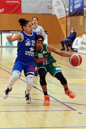 16.04.2021, xovx, Basketball Damen Bundesliga - Playoffs Halbfinale Spiel 2, BC pharmaserv Marburg - Rutronik Stars Keltern v.l. Rachel Arthur (BC Pharmaserv Marburg), Jasmine Thomas (Rutronik Stars Keltern) Marburg Sporthalle Georg Gaßmann Stadion Hessen Deutschland (DE)