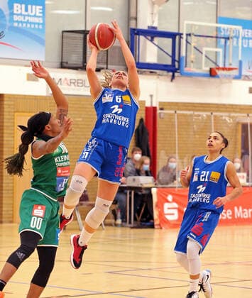 16.04.2021, xovx, Basketball Damen Bundesliga - Playoffs Halbfinale Spiel 2, BC pharmaserv Marburg - Rutronik Stars Keltern v.l. Jasmine Thomas (Rutronik Stars Keltern), Theresa Simon (BC Pharmaserv Marburg), Rachel Arthur (BC Pharmaserv Marburg) Marburg Sporthalle Georg Gaßmann Stadion Hessen Deutschland (DE)