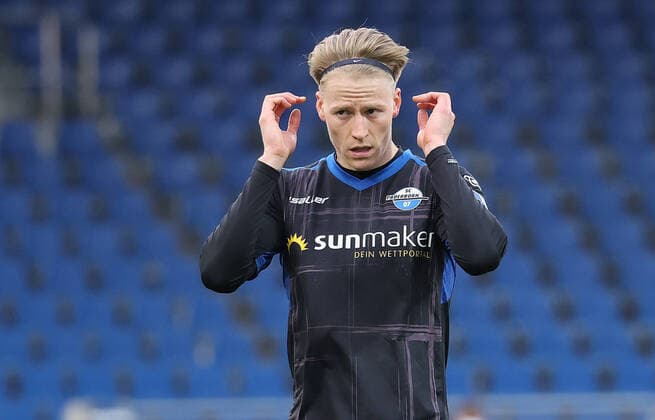Bilder des Jahres 2021, Sport 04 April Sport Themen der Woche KW15 Sport Bilder des Tages Chris Fuehrich (SC Paderborn 07) DFL REGULATIONS PROHIBIT ANY USE OF PHOTOGRAPHS AS IMAGE SEQUENCES AND OR QUASI-VIDEO. *** Chris Fuehrich SC Paderborn 07 DFL REGULATES PROHIBIT ANY USE OF PHOTOGRAPHS AS IMAGE SEQUENCES AND OR QUASI VIDEO
