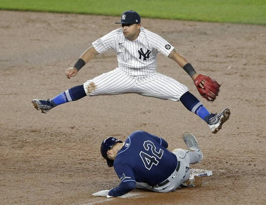 Bilder des Jahres 2021, Sport 04 April Sport Themen der Woche KW15 Sport Bilder des Tages Two runs score when New York Yankees Rougned Odor makes a throwing error trying to complete a double play against the Tampa Bay Rays at Yankee Stadium on Friday, April 16, 2021 in New York City.  NYP20210416112 JOHNxANGELILLO