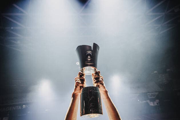 Basketball 16.04.2021 Saison 2020 2021 MagentaSport BBL Pokal: Anreise MagentaSport BBL Pokal: Der Pokal Basketball 16.04.2021 Saison 2020 2021 MagentaSport BBL Pokal Der Pokal nur redaktionelle Verwendung - kommerzielle Verwendung Nutzung nur nach Absprache mit dem Fotografen. München Deutschland