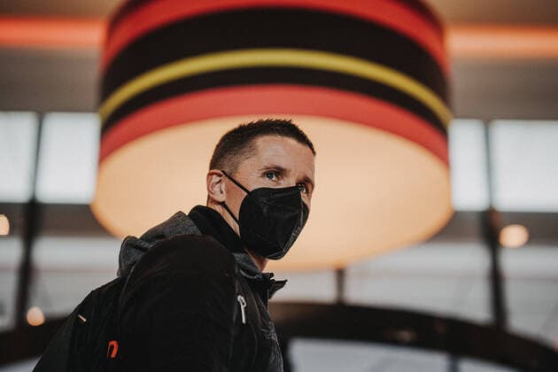 Basketball 16.04.2021 Saison 2020 2021 MagentaSport BBL Pokal: Anreise MagentaSport BBL Pokal: Der Pokal Basketball 16.04.2021 Saison 2020 2021 MagentaSport BBL Pokal: Anreise Jaka Lakovic (Ulm, Trainer) nur redaktionelle Verwendung - kommerzielle Verwendung Nutzung nur nach Absprache mit dem Fotografen. München Deutschland