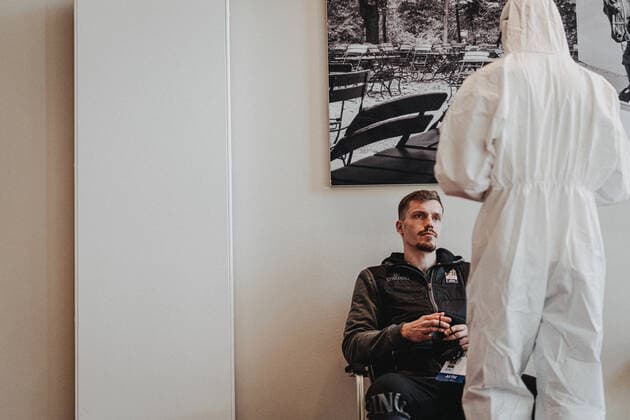 Basketball 16.04.2021 Saison 2020 2021 MagentaSport BBL Pokal: Anreise MagentaSport BBL Pokal: Der Pokal Basketball 16.04.2021 Saison 2020 2021 MagentaSport BBL Pokal: Anreise Andreas Obst, ratiopharm Ulm nur redaktionelle Verwendung - kommerzielle Verwendung Nutzung nur nach Absprache mit dem Fotografen. München Deutschland