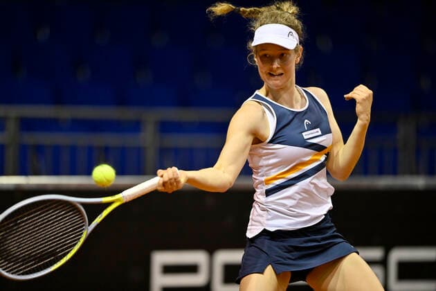 Julia Middendorf (GER) Aktion Qualifikation Tennis Damen Porsche-Cup Porsche Tennis Grand Prix GP Stuttgart 2021 Porsche-Arena 17.04.2021 Porsche Tennis Grand Prix Stuttgart 2021