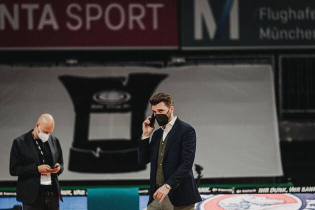 Basketball 17.04.2021 Saison 2020 2021 MagentaSport BBL Pokal: 1. Halbfinale Ratiopharm Ulm - FC Bayern München Basketball 17.04.2021 Saison 2020 2021 MagentaSport BBL Pokal: 1. Halbfinale Ratiopharm Ulm - FC Bayern München Marko Pesic, Geschäftsführer FC Bayern München nur redaktionelle Verwendung - kommerzielle Verwendung Nutzung nur nach Absprache mit dem Fotografen. München Deutschland