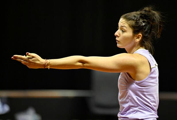 Margarita Gasparyan (RUS) sauer, hadert mit Schiedsrichterentscheidung, Gestik, Geste Qualifikation Tennis Damen Porsche-Cup Porsche Tennis Grand Prix GP Stuttgart 2021 Porsche-Arena 17.04.2021 Porsche Tennis Grand Prix Stuttgart 2021