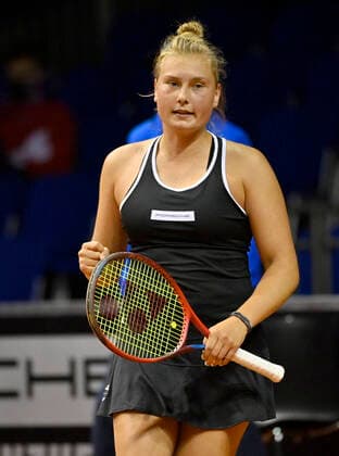Nastasja Schunk (GER) jubelt über Punktgewinn Qualifikation Tennis Damen Porsche-Cup Porsche Tennis Grand Prix GP Stuttgart 2021 Porsche-Arena 17.04.2021 Porsche Tennis Grand Prix Stuttgart 2021