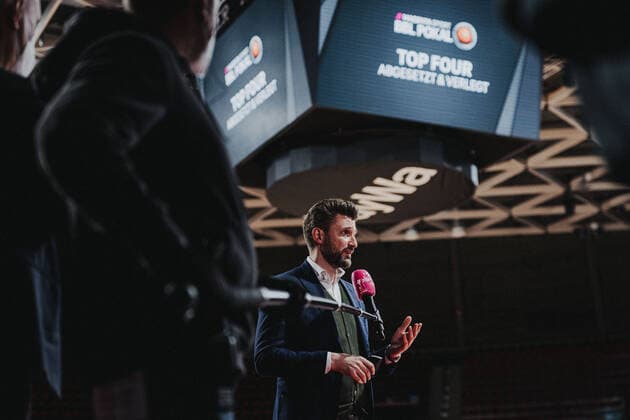 Basketball 17.04.2021 Saison 2020 2021 MagentaSport BBL Pokal: 1. Halbfinale Ratiopharm Ulm - FC Bayern München Basketball 17.04.2021 Saison 2020 2021 MagentaSport BBL Pokal: 1. Halbfinale Ratiopharm Ulm - FC Bayern München Marko Pesic, Geschäftsführer FC Bayern Basketball nur redaktionelle Verwendung - kommerzielle Verwendung Nutzung nur nach Absprache mit dem Fotografen. München Deutschland