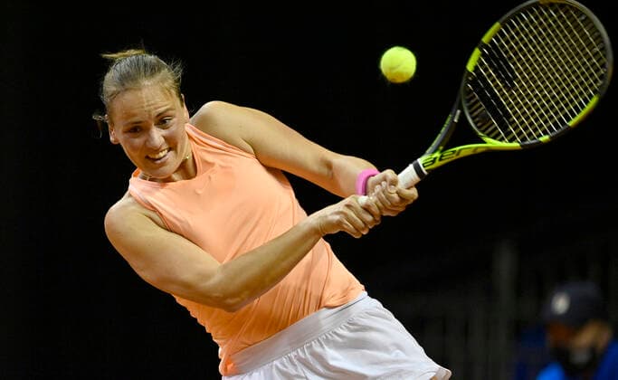 Stephanie Wagner (GER) Aktion Qualifikation Runde 1 Tennis Damen Porsche-Cup Porsche Tennis Grand Prix GP Stuttgart 2021 Porsche-Arena 17.04.2021 Porsche Tennis Grand Prix Stuttgart 2021