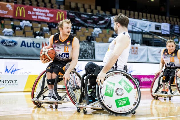 RBBL1; RSV Lahn-Dill - Hannover United; 17.04.2021 Jan Sadler (Hannover United, 11), Simon Brown (RSV Lahn-Dill, 5) RBBL1; RSV Lahn-Dill - Hannover United; 17.04.2021; Rittal-Arena, Wetzlar (Hessen) Copyright: xBEAUTIFULxSPORTS Wunderlx