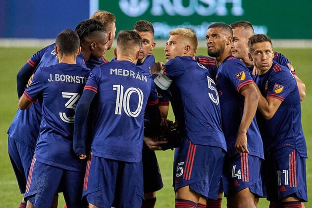 CHICAGO, IL - APRIL 17: Chicago Fire starting XI gather in a huddle in action during a match between the Chicago Fireand the New England Revolution on April 17, 2021 at Soldier Field in Chicago, IL. (Photo by Robin Alam Icon Sportswire) SOCCER: APR 17 MLS, Fussball Herren, USA - New England Revolution at Chicago Fire FC Icon16404172114