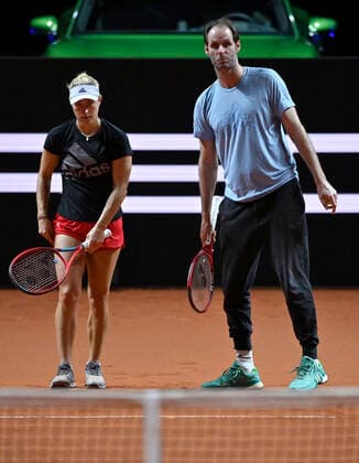 Angelique KERBER (GER) Training mit Trainer Torben Beltz (rechts) Tennis Damen Porsche-Cup Porsche Tennis Grand Prix GP Stuttgart 2021 Porsche-Arena 18.04.2021 Porsche Tennis Grand Prix Stuttgart 2021
