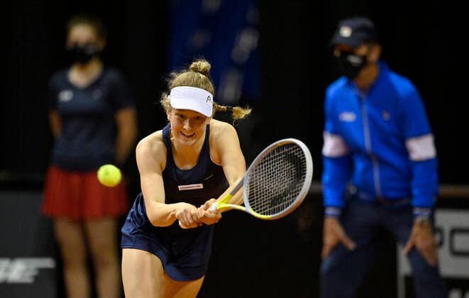 Julia Middendorf (GER) Aktion Qualifikation Runde 2 Tennis Damen Porsche-Cup Porsche Tennis Grand Prix GP Stuttgart 2021 Porsche-Arena 18.04.2021 Porsche Tennis Grand Prix Stuttgart 2021