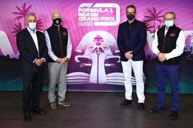 Bilder des Jahres 2021, Sport 04 April Sport Themen der Woche KW15 F1 Grand Prix of Emilia Romagna Chase Carey (USA, Non-Executive Chairman of Formula 1 Group), Greg Maffei (USA, President & CEO of Liberty Media), Tom Garfinkel (CEO of the Miami Dolphins) and Stefano Domenicali (ITA, President & CEO of Formula 1 Group) during a press conference, PK, Pressekonferenz to announce the 2022 F1 Miami Grand Prix, F1 Grand Prix of Emilia Romagna at Autodromo Enzo e Dino Ferrari on April 18, 2021 in Imola, Italy. (Photo by Dan Istitene Formula 1 Getty Images FIA Pool via HOCH ZWEI) Imola Autodromo Enzo e Dino Ferrari Italy Poolfoto HOCH ZWEI Pool Formula 1 via Get ,EDITORIAL USE ONLY