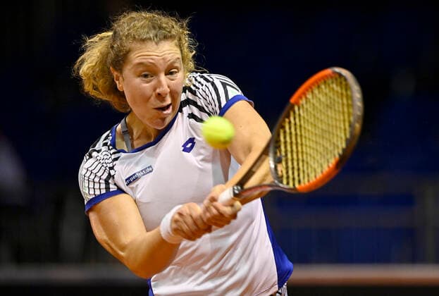 Anna-Lena Friedsam (GER) Aktion Qualifikation Runde 2 Tennis Damen Porsche-Cup Porsche Tennis Grand Prix GP Stuttgart 2021 Porsche-Arena 18.04.2021 Porsche Tennis Grand Prix Stuttgart 2021