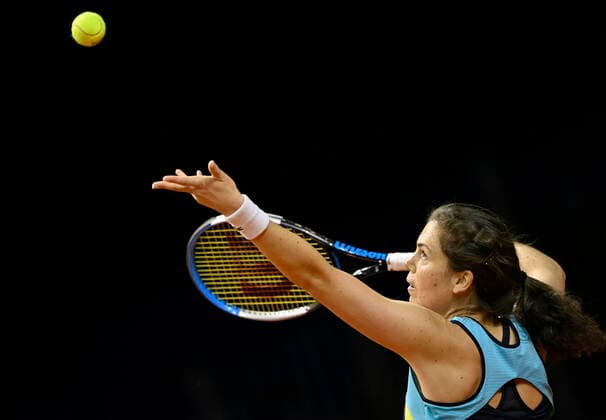 Ulrikke Eikeri (NOR) Aktion Aufschlag Qualifikation Runde 2 Tennis Damen Porsche-Cup Porsche Tennis Grand Prix GP Stuttgart 2021 Porsche-Arena 18.04.2021 Porsche Tennis Grand Prix Stuttgart 2021