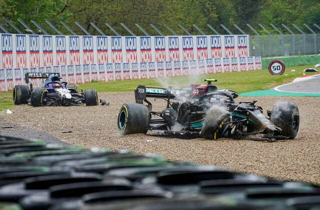 Formula 1 Pirelli Gran Premio Del Made In Italy E Dell emilia Romagna 2021 Rennen 18.04.2021, Autodromo Enzo e Dino Ferrari, Imola, Formula 1 Pirelli Gran Premio Del Made In Italy E Dell emilia Romagna 2021 Rennen ,im Bild George Russel (GBR 63), Williams Racing, Valtteri Bottas (FIN 77), Mercedes-AMG Petronas Formula One Team Crash unfall Schaden