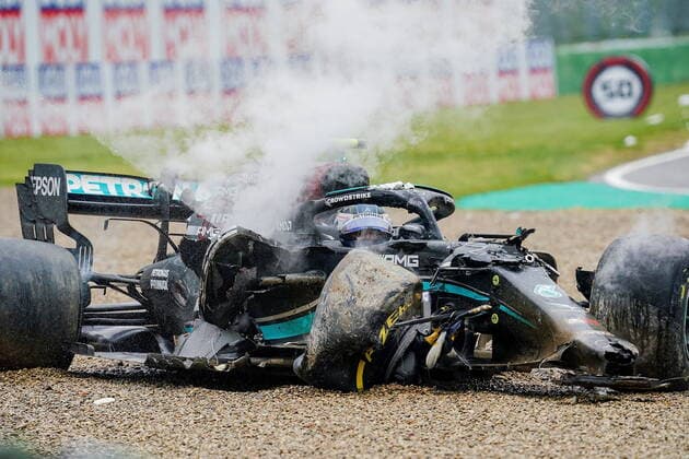 Formula 1 Pirelli Gran Premio Del Made In Italy E Dell emilia Romagna 2021 Rennen 18.04.2021, Autodromo Enzo e Dino Ferrari, Imola, Formula 1 Pirelli Gran Premio Del Made In Italy E Dell emilia Romagna 2021 Rennen ,im Bild Valtteri Bottas (FIN 77), Mercedes-AMG Petronas Formula One Team Crash unfall Schaden