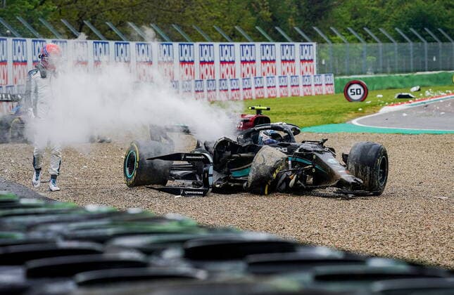 Formula 1 Pirelli Gran Premio Del Made In Italy E Dell emilia Romagna 2021 Rennen 18.04.2021, Autodromo Enzo e Dino Ferrari, Imola, Formula 1 Pirelli Gran Premio Del Made In Italy E Dell emilia Romagna 2021 Rennen ,im Bild George Russel (GBR 63), Williams Racing, Valtteri Bottas (FIN 77), Mercedes-AMG Petronas Formula One Team Crash unfall Schaden