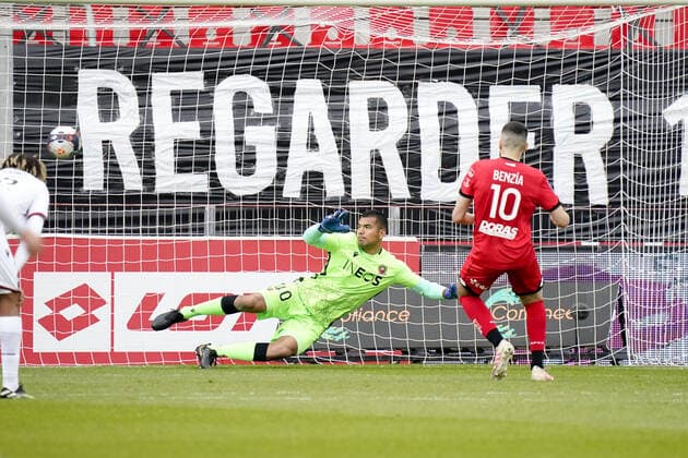 10 YASSINE BENZIA (DIJ) - PENALTY - BUT FOOTBALL : Dijon vs Nice - Ligue 1 Uber Eats - 18 04 2021 FEP Panoramic 
