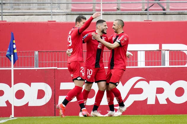 JOIE - FAIR PLAY - 10 YASSINE BENZIA (DIJ) - 26 FOUAD CHAFIK (DIJ) FOOTBALL : Dijon vs Nice - Ligue 1 Uber Eats - 18 04 2021 FEP Panoramic 