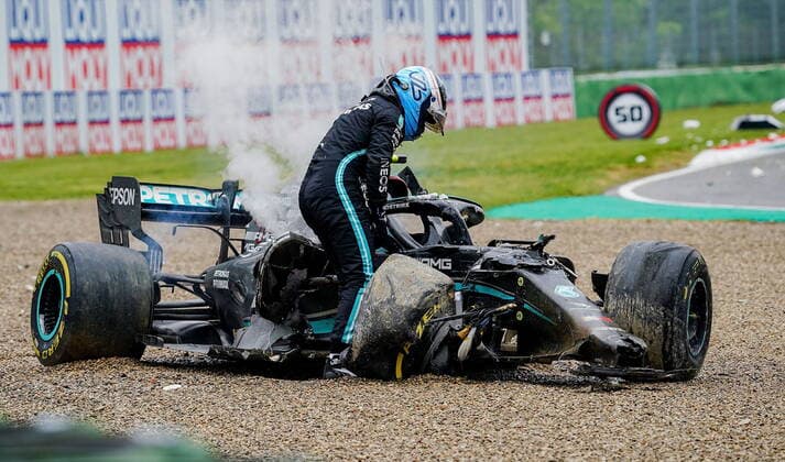 Formula 1 Pirelli Gran Premio Del Made In Italy E Dell emilia Romagna 2021 Rennen 18.04.2021, Autodromo Enzo e Dino Ferrari, Imola, Formula 1 Pirelli Gran Premio Del Made In Italy E Dell emilia Romagna 2021 Rennen ,im Bild Valtteri Bottas (FIN 77), Mercedes-AMG Petronas Formula One Team Crash unfall Schaden steigt aus